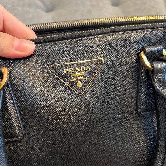 Prada Black Galleria Saffiano leather Large Hangbag |Men | Women - Picture 6 of 16